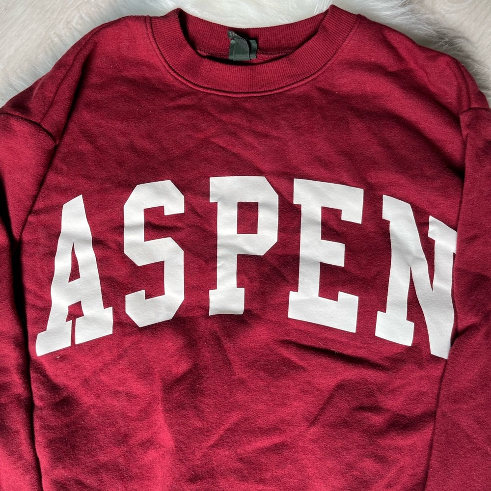 vintage crewneck! 🤩 Size XS but fits more like a Small! Excellent condition!